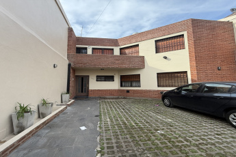 Quintana al 200, Merlo, San Antonio de Padua, 3 Habitaciones Habitaciones, ,1 BañoBathrooms,Departamento,En Venta,Quintana al 200,1140